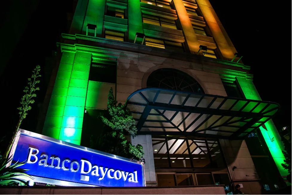 Parceria estratégica MGA Cred e Banco Daycoval para financiamento de veículos.